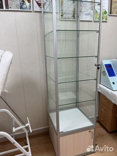 Витрина стеклянная