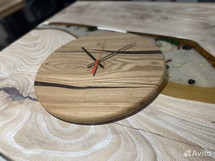 В наличии настенные часы из слэба карагача