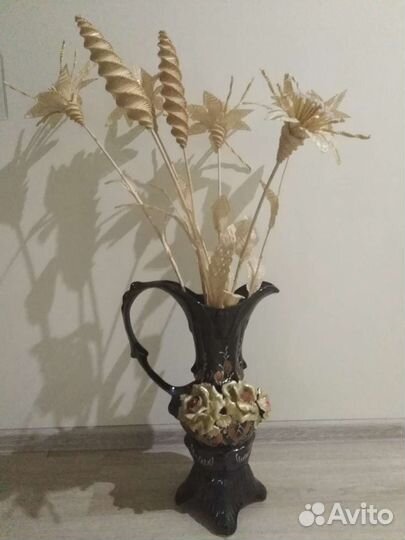 Напольная ваза с цветами