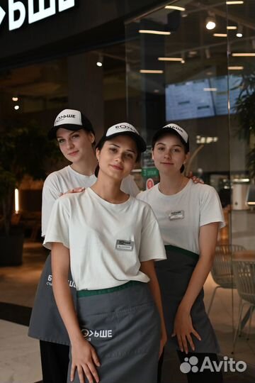 Официант в кафе (стюард)