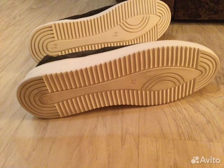 Мужские кроссовки новые