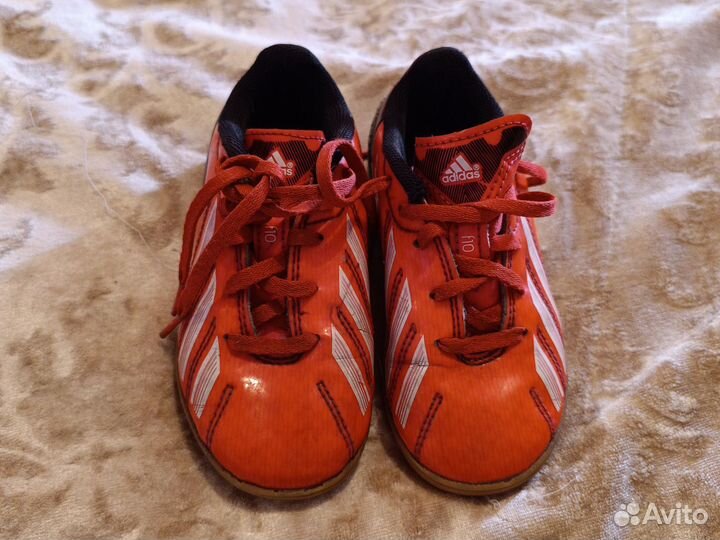 Кроссовки футзалки adidas футбольные 26