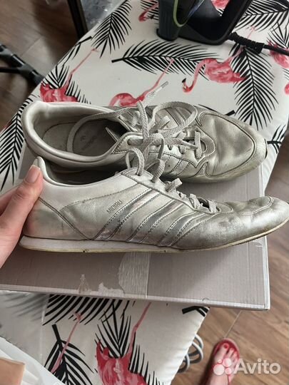 Кроссовки adidas серебряные