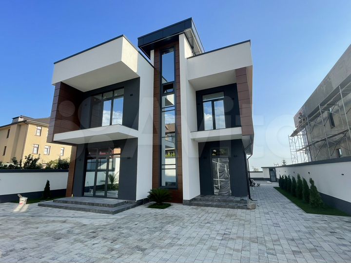 Дом 256 м² на участке 6 сот.