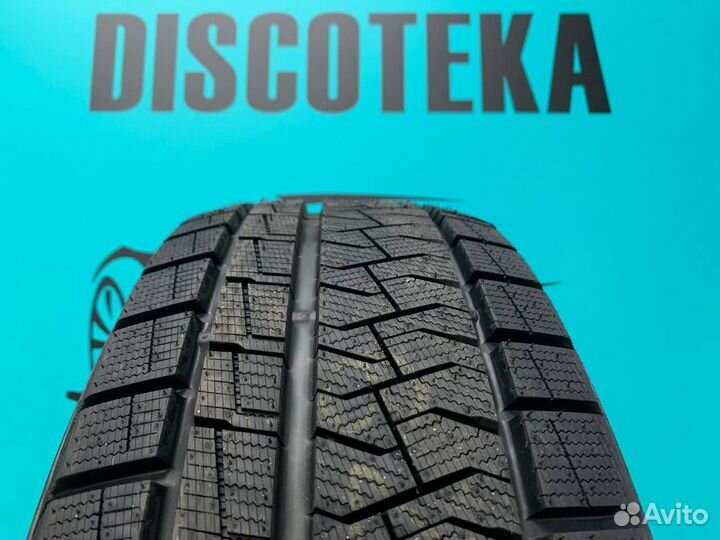 Pirelli Formula Ice FR 215/55 R17 98T