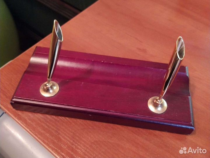 Подставки для перекидного календаря ручек