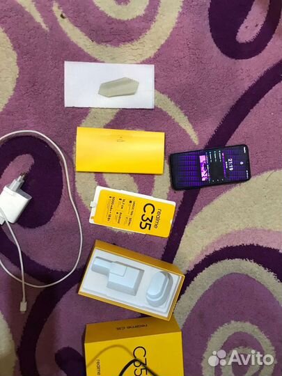 Продаю телефон realme c35