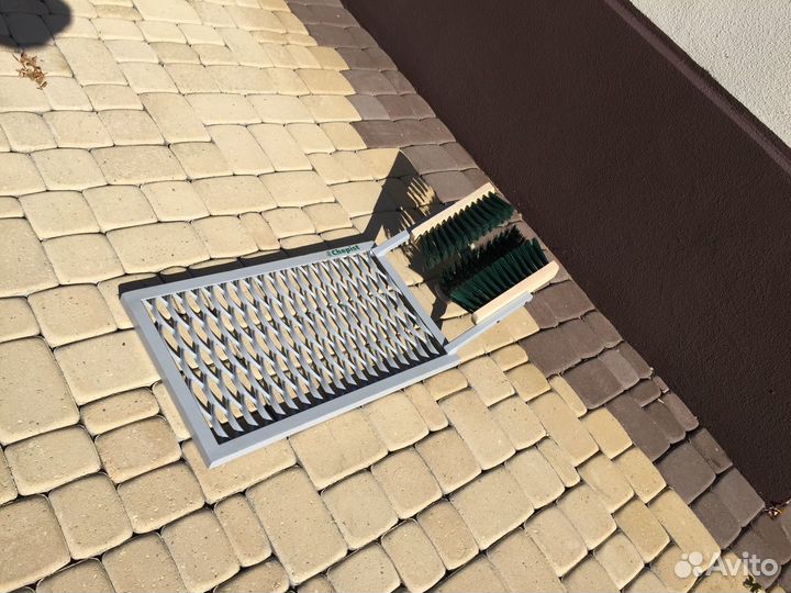 Уличная щетка для обуви 