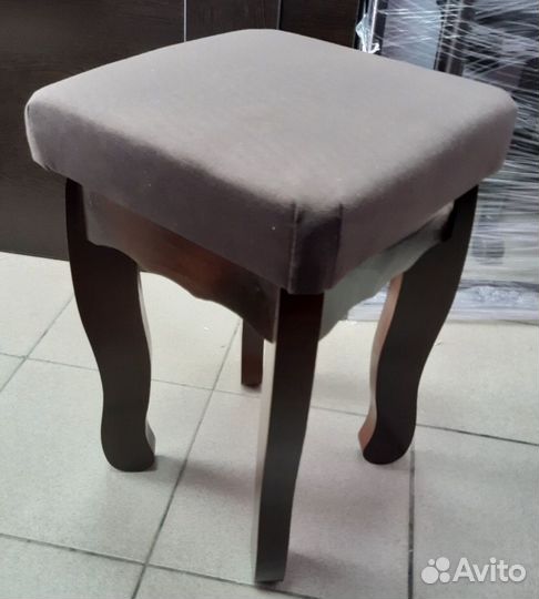 Кухонный уголок натур.дерево 1,5 на 1м с арх.короб