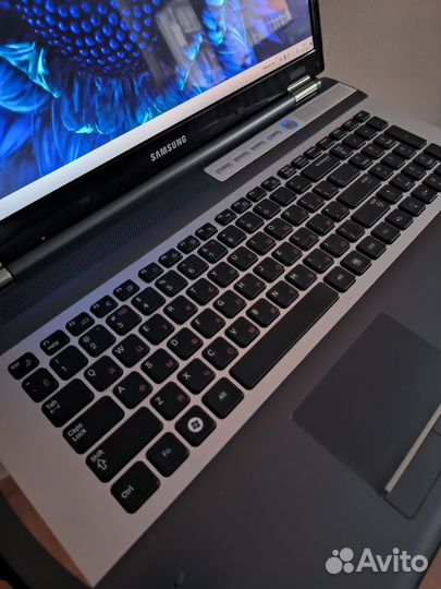 Ноутбук samsung в рабочем состоянии