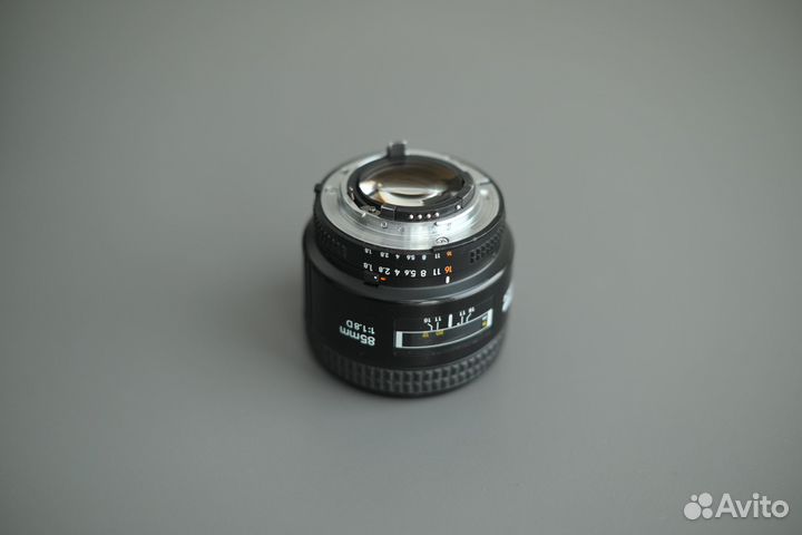 Объектив nikon 85mm AF 1.8D