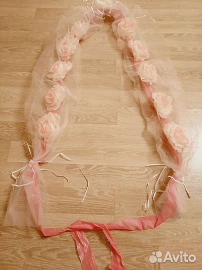 Свадебная лента с цветами на авто