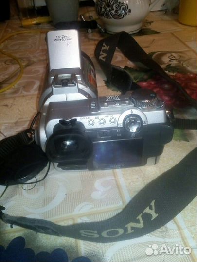 Фото видеокамера зеркало sony DSC f717
