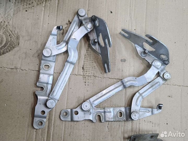 Петля багажника (капот) Audi A6 C5 C6 1998-2011