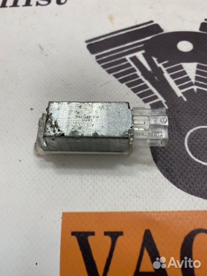 Плафон подсветки салона Vw Passat B6 3.2 2007