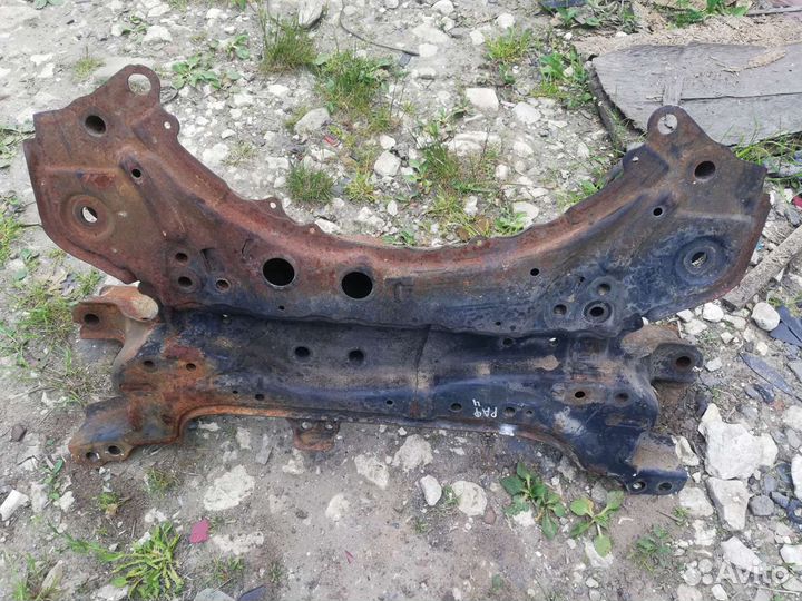 Подрамник передний Тойота Раф 4 40