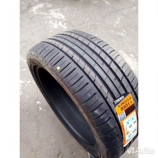 Tracmax X-Privilo RS01+ 295/35 R21