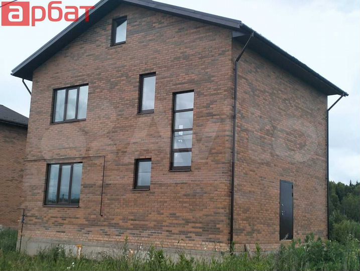 Коттедж 201 м² на участке 8 сот.