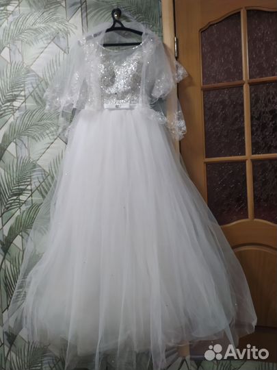 Свадебное платье 48 50 бу