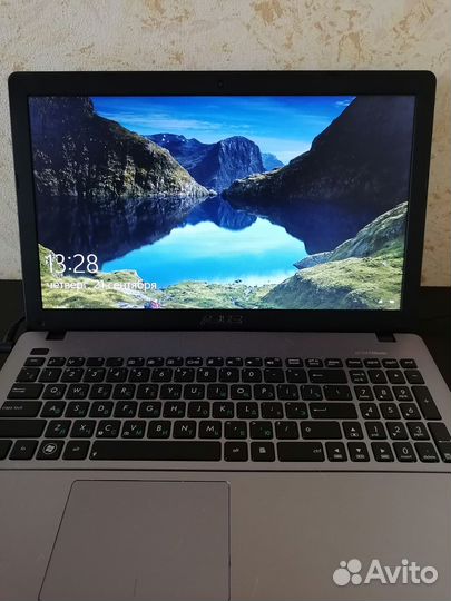 Ноутбук Asus X550C