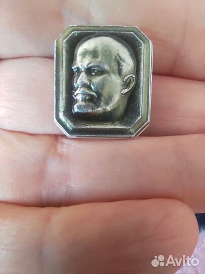 Значок В. И. Ленин