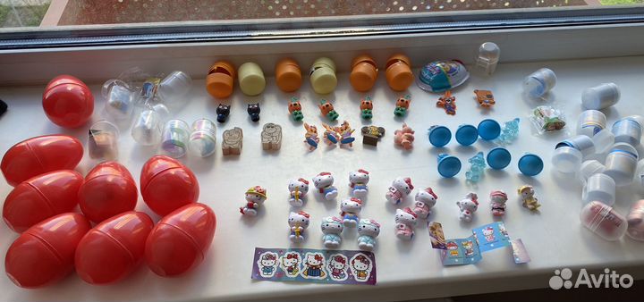 Игрушки из киндера hello kitty смурфики три кота