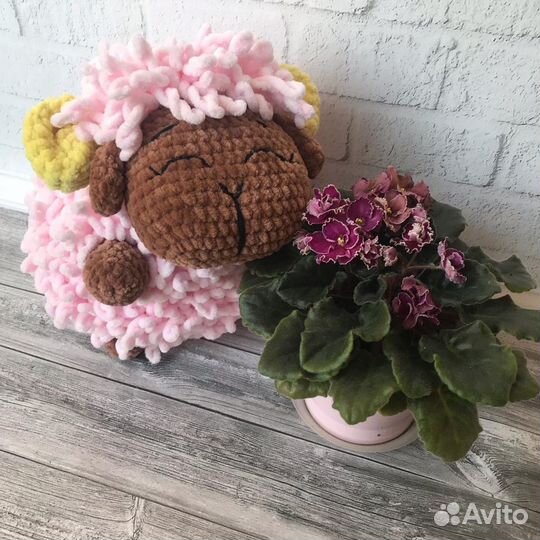 Вязаная плюшевая овечка