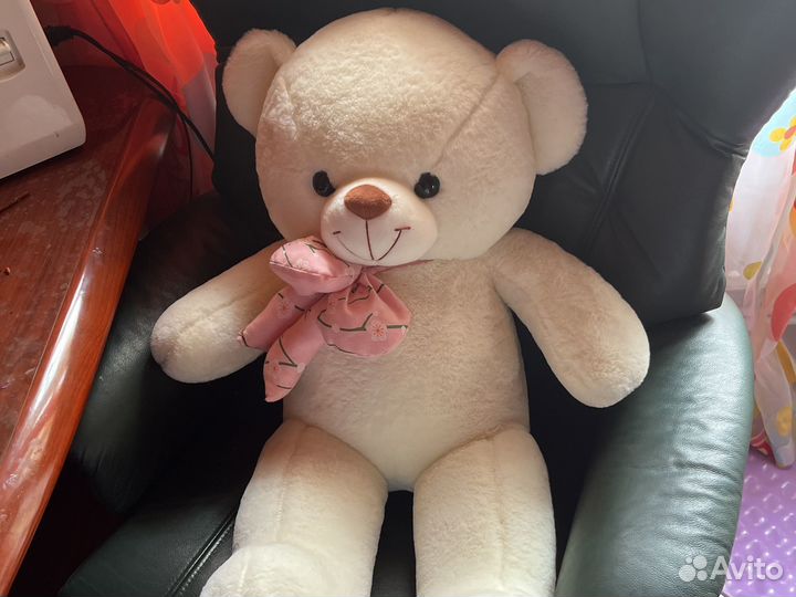 Большой плюшевый мишка