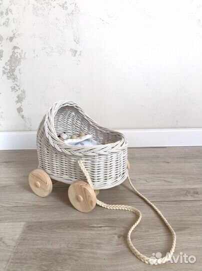 Коляска для кукол плетеная. Каталка для мишки