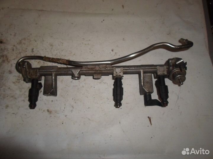 Рейка топливная (рампа) (Ford Focus)