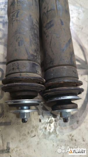 Амортизатор задний toyota aqua