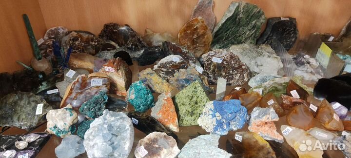 Минералы для коллекции,ножи, шкатулки, подсвечники