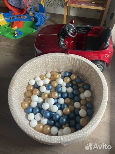 Сухой бассейн с шариками