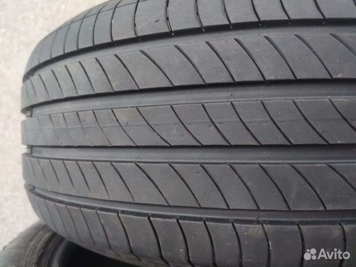 Michelin Primacy 4 235/50 R19