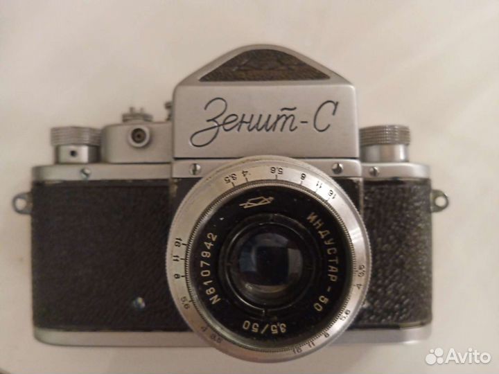 Советский фотоаппарат Зенит