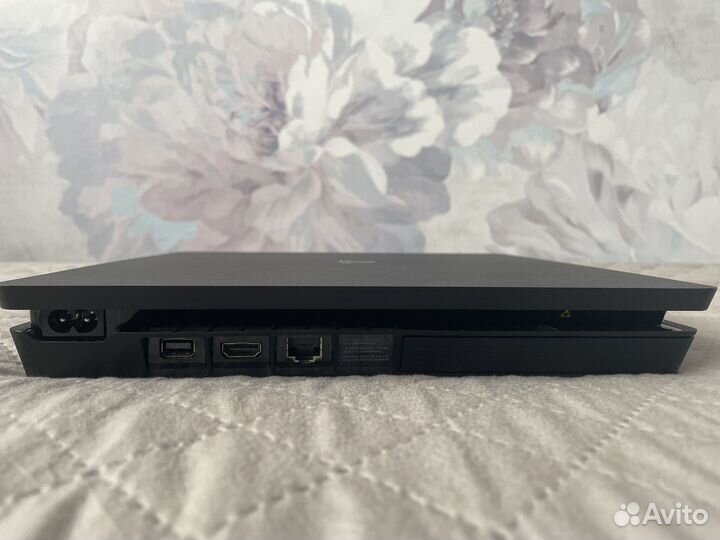 Playstation 4 / пс 4. кабель, джойстик 2 штук
