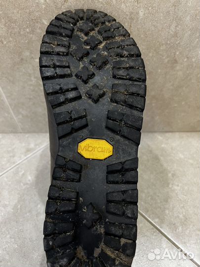 Трекинговые ботинки lowa