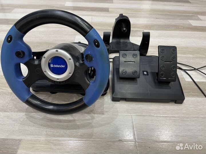 Игровой руль с педалями
