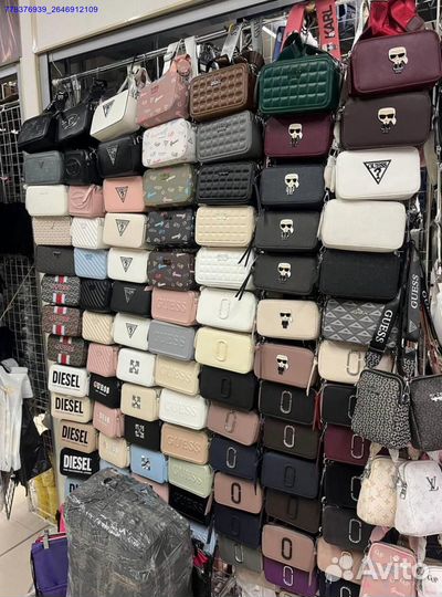 Яркие кросс-боди сумки – выделись из толпы