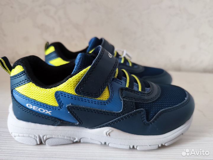 Новые кроссовки geox 31р