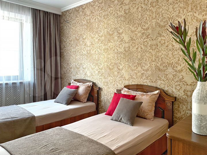 2-к. квартира, 55 м², 3/6 эт.