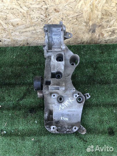 Кронштейн генератора LADA Largus k4m