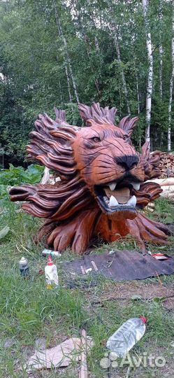 Лев из цельного корня дерева