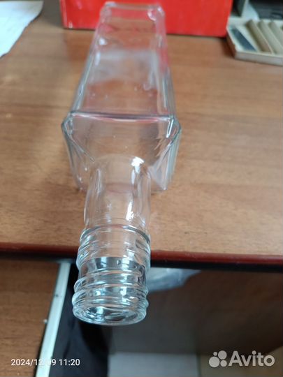 Бутылка стеклянная 0.5