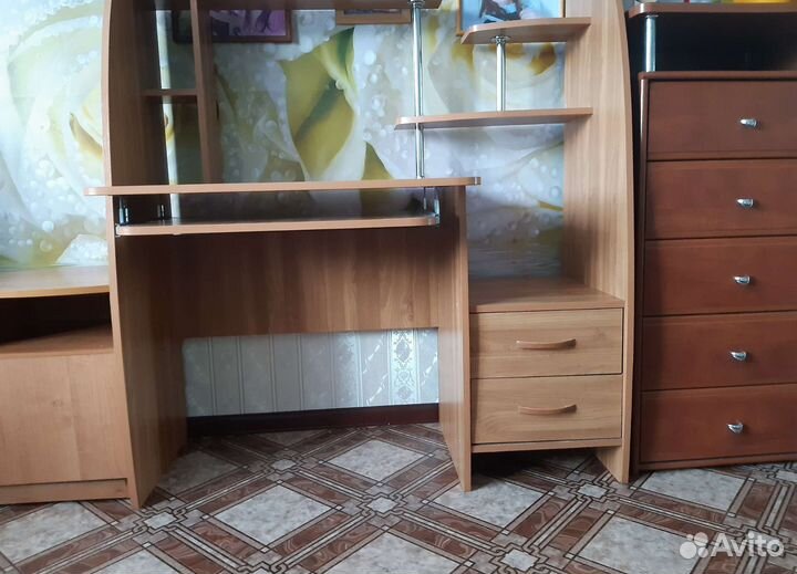 Письменный стол