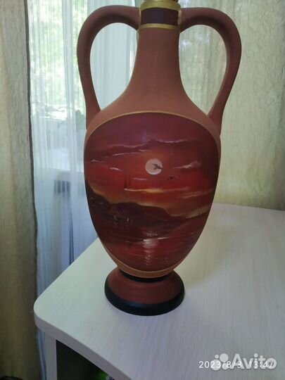 Глиняный кувшин для вина