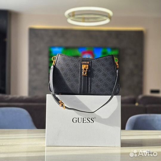 Черная сумка Guess для идеального образа в любой ситуации