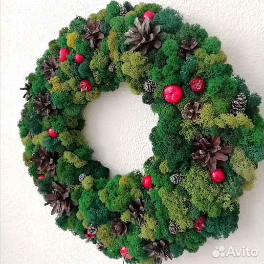 Новогодний венок из стабилизированного мха