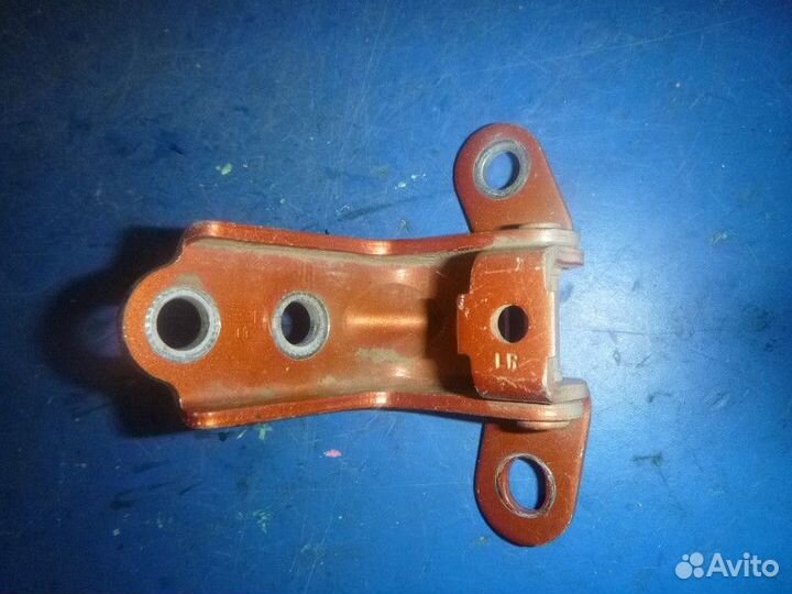 Петля двери задней правой нижняя hyundai solaris 2