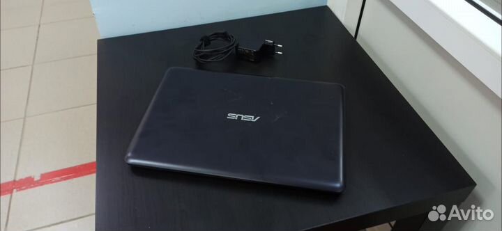 Asus VivoBook E402SA